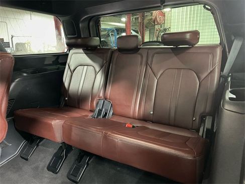 Used 2024 Ford Expedition Limited image 24