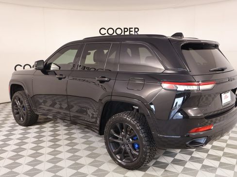Used 2023 Jeep Grand Cherokee Overland AWD/4WD image 24