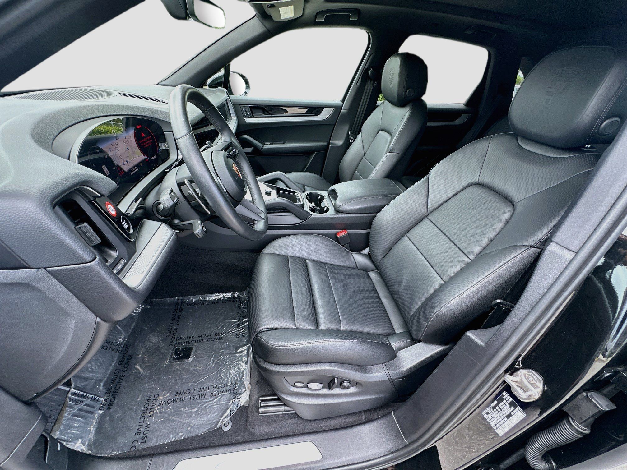 Used 2025 Porsche Cayenne AWD/4WD image 21