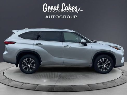 Used 2021 Toyota Highlander XLE AWD/4WD image 6