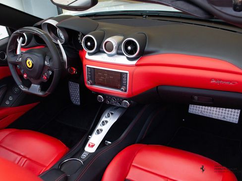 Certified 2015 Ferrari California T image 22