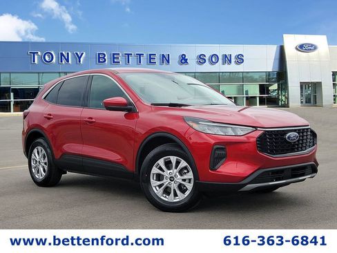 Used 2023 Ford Escape Active w/ Tech Pack #2 AWD/4WD image 1