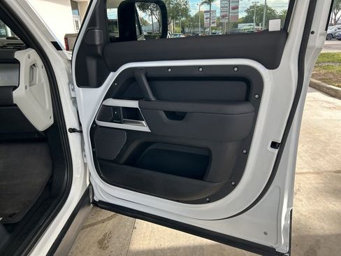 Used 2024 Land Rover Defender 110 S image 26