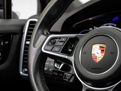 Used 2023 Porsche Cayenne Platinum Edition image 21
