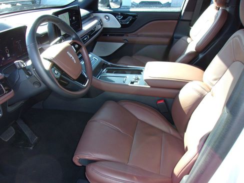 Used 2025 Lincoln Aviator Reserve w/ Equipment Group 201A image 9