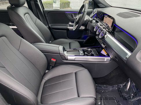 New 2025 Mercedes-Benz GLB 250 4MATIC image 16