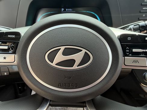 Certified 2025 Hyundai Elantra Hybrid FWD image 28
