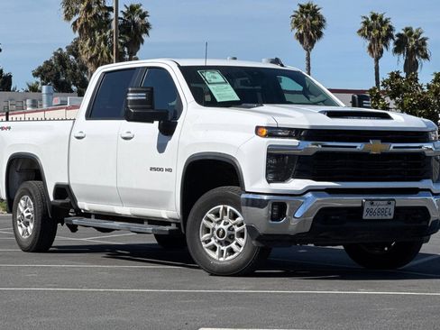 Used 2025 Chevrolet Silverado 2500 LT w/ Convenience Package AWD/4WD image 2