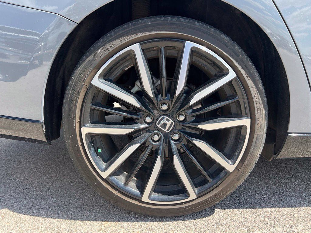 Used 2023 Honda Accord Touring image 12