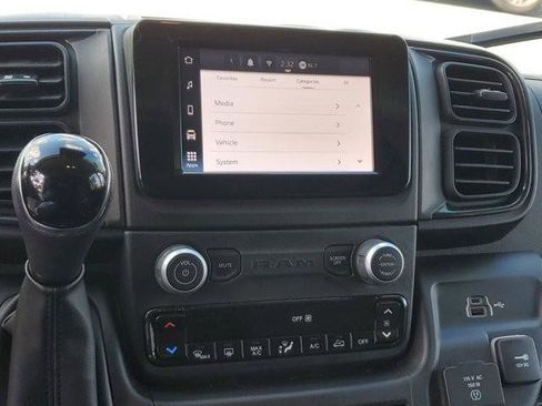 Used 2024 RAM ProMaster 2500 w/ Convenience Group image 24