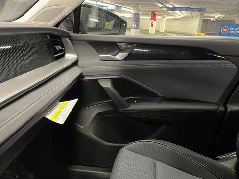 New 2026 Volkswagen Tiguan SE image 32