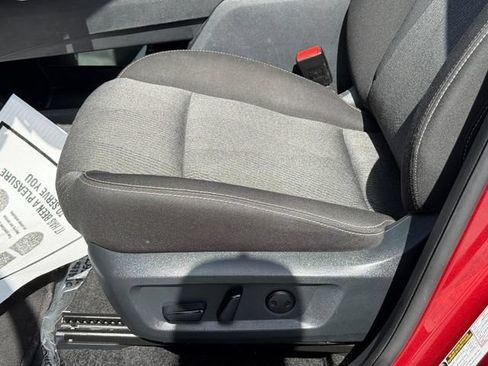Used 2025 Nissan Rogue SV AWD/4WD image 18