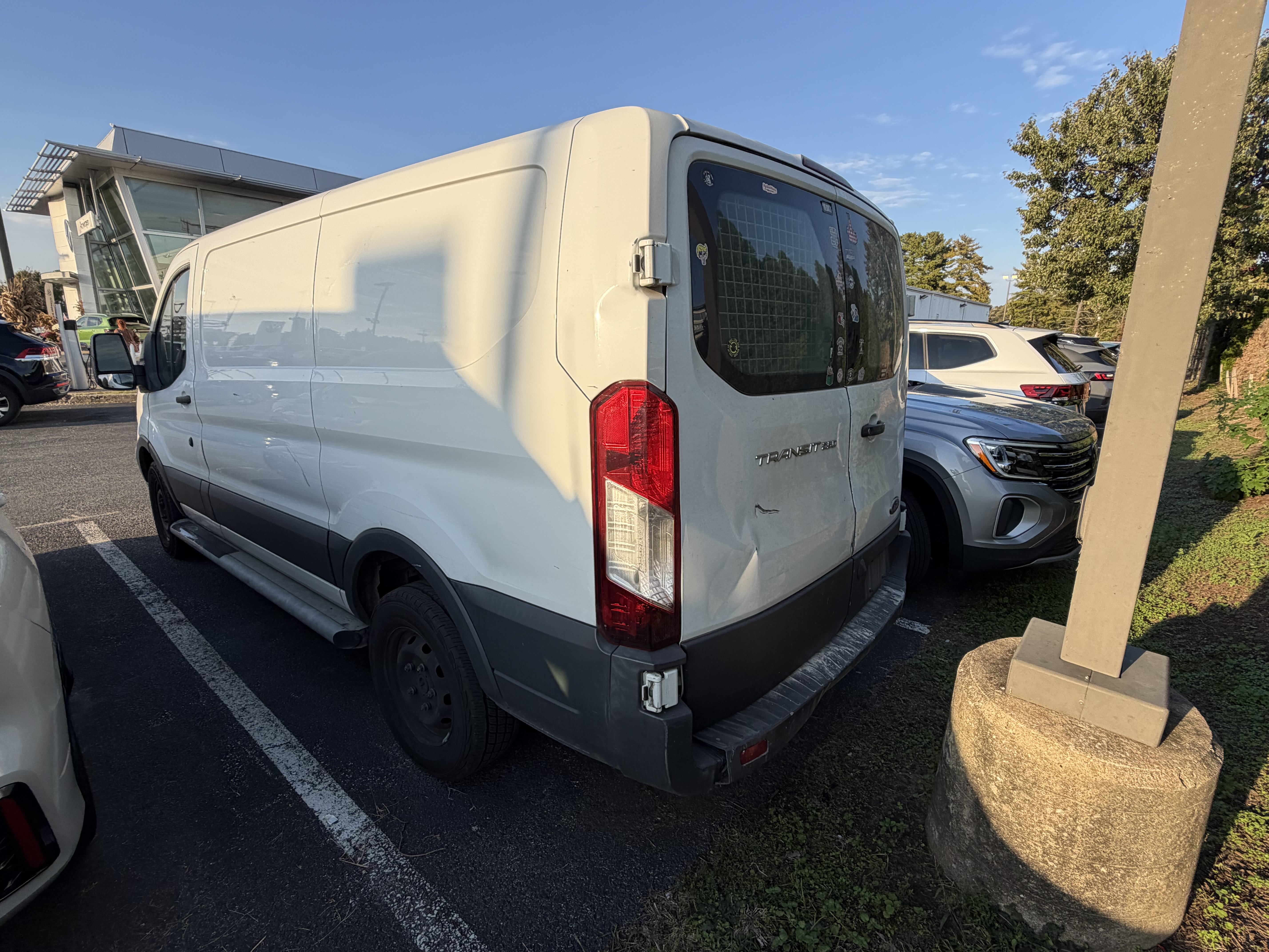 Used 2018 Ford Transit 250 130 Low Roof w/ Exterior Upgrade Package RWD image 12
