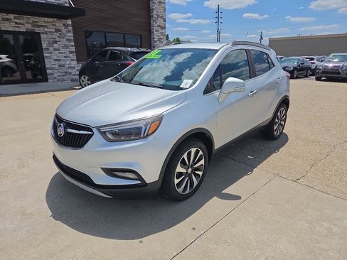 Used 2018 Buick Encore Essence FWD image 2