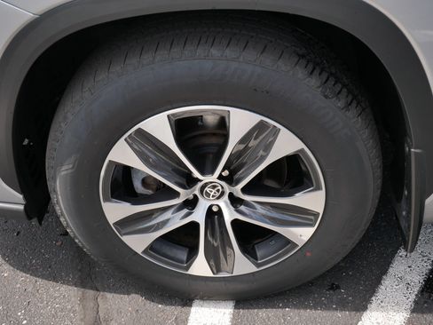 Certified 2025 Toyota Highlander XLE AWD/4WD image 15