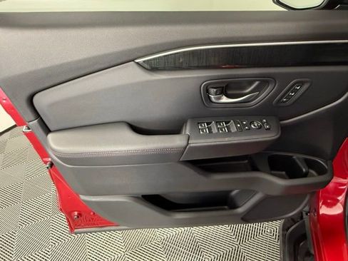 Used 2025 Honda Pilot Black Edition image 14