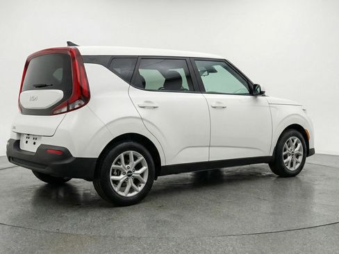 Used 2025 Kia Soul LX w/ LX Technology Package image 9