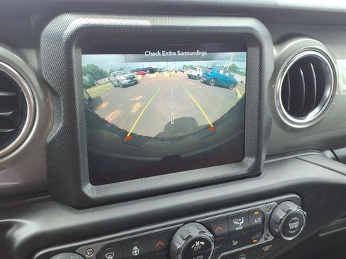 Used 2022 Jeep Wrangler Unlimited Sahara w/ LED Lighting Group AWD/4WD image 20