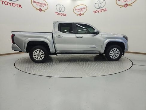 Used 2025 Toyota Tacoma SR5 AWD/4WD image 3