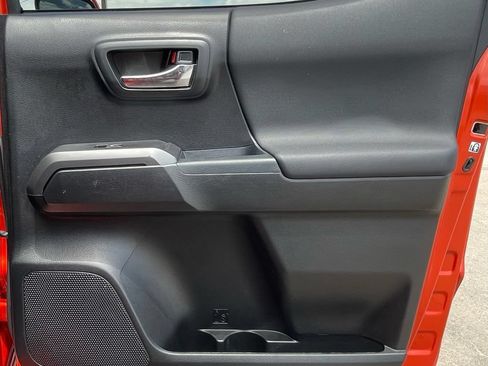 Used 2018 Toyota Tacoma TRD Off-Road w/ Technology Package RWD image 37