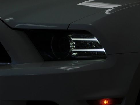 Used 2013 Ford Mustang GT Premium image 31