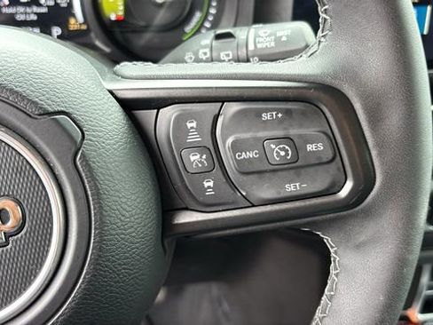 Used 2025 Jeep Wrangler Unlimited Rubicon 4xe w/ Convenience Group AWD/4WD image 18
