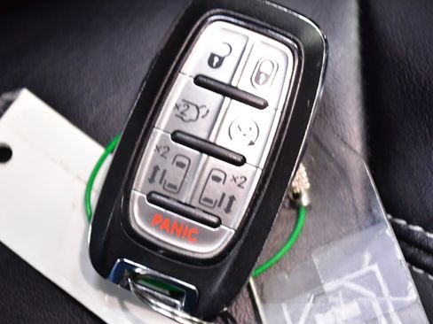 Used 2023 Chrysler Pacifica Touring-L FWD image 34