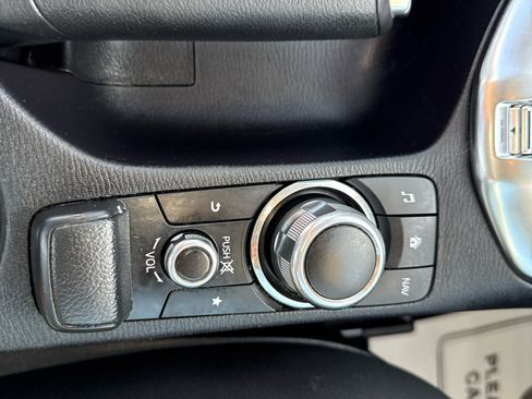 Used 2019 Toyota Yaris Sedan image 23