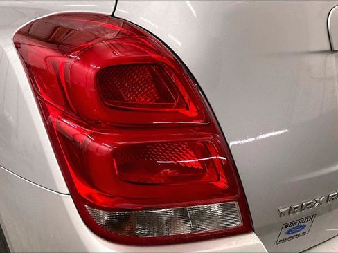 Used 2019 Chevrolet Trax LT w/ LT Convenience Package image 28