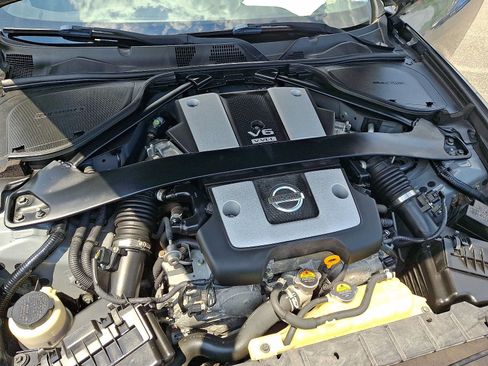 Used 2017 Nissan 370Z Coupe RWD image 29