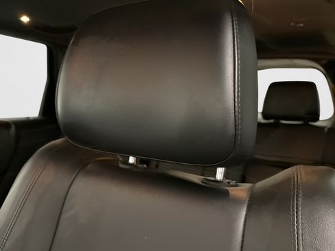 Used 2019 Jeep Grand Cherokee Limited AWD/4WD image 8