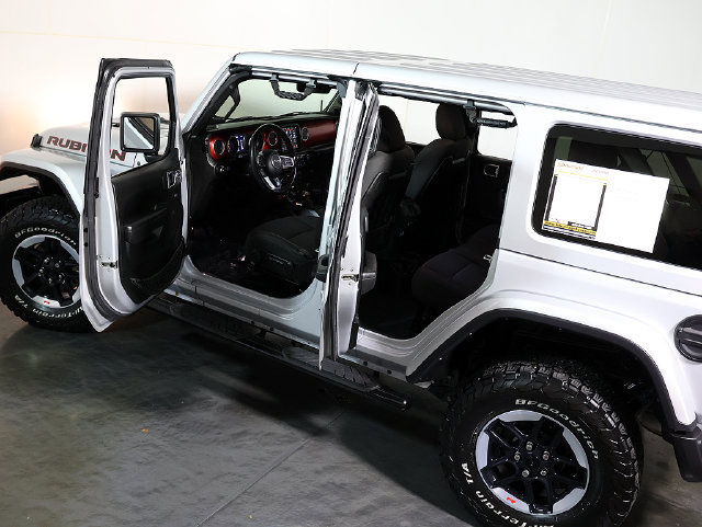 Used 2022 Jeep Wrangler Unlimited Rubicon w/ Cold Weather Group AWD/4WD image 5