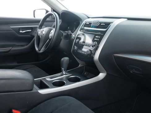 Used 2015 Nissan Altima 2.5 SV FWD image 29