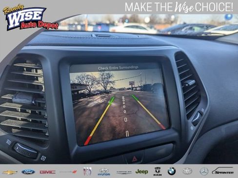 Used 2016 Jeep Cherokee Latitude w/ Cold Weather Group image 13