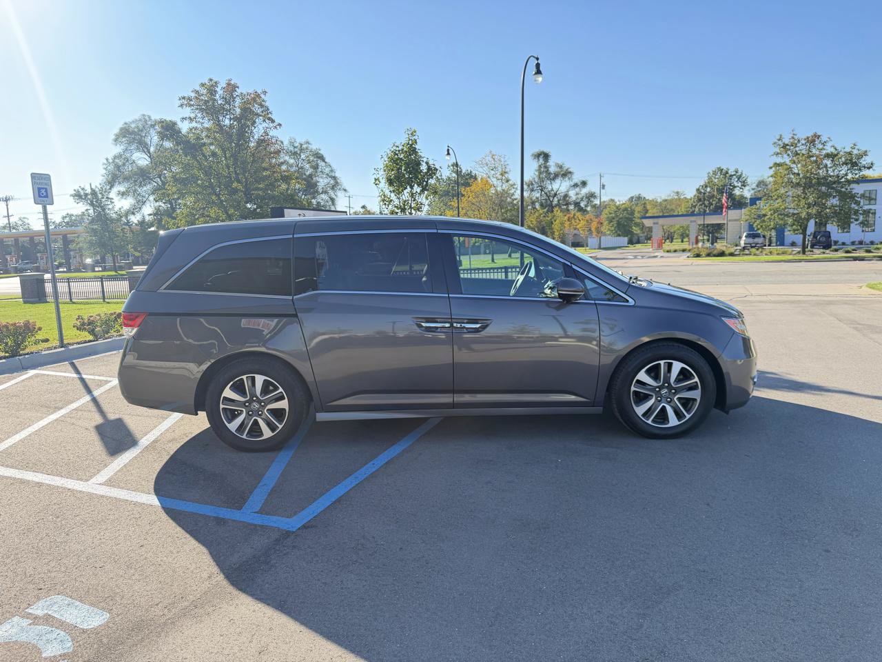 Used 2014 Honda Odyssey Touring image 4