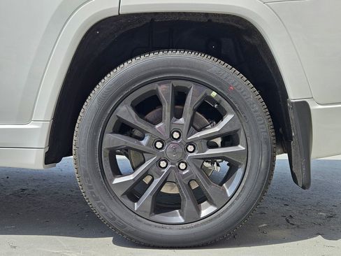 New 2026 Jeep Grand Cherokee L Limited image 25