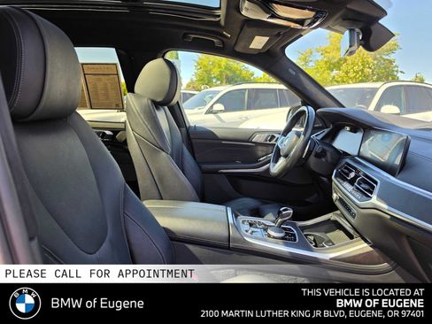 Used 2022 BMW X7 xDrive40i w/ M Sport Package AWD/4WD image 11