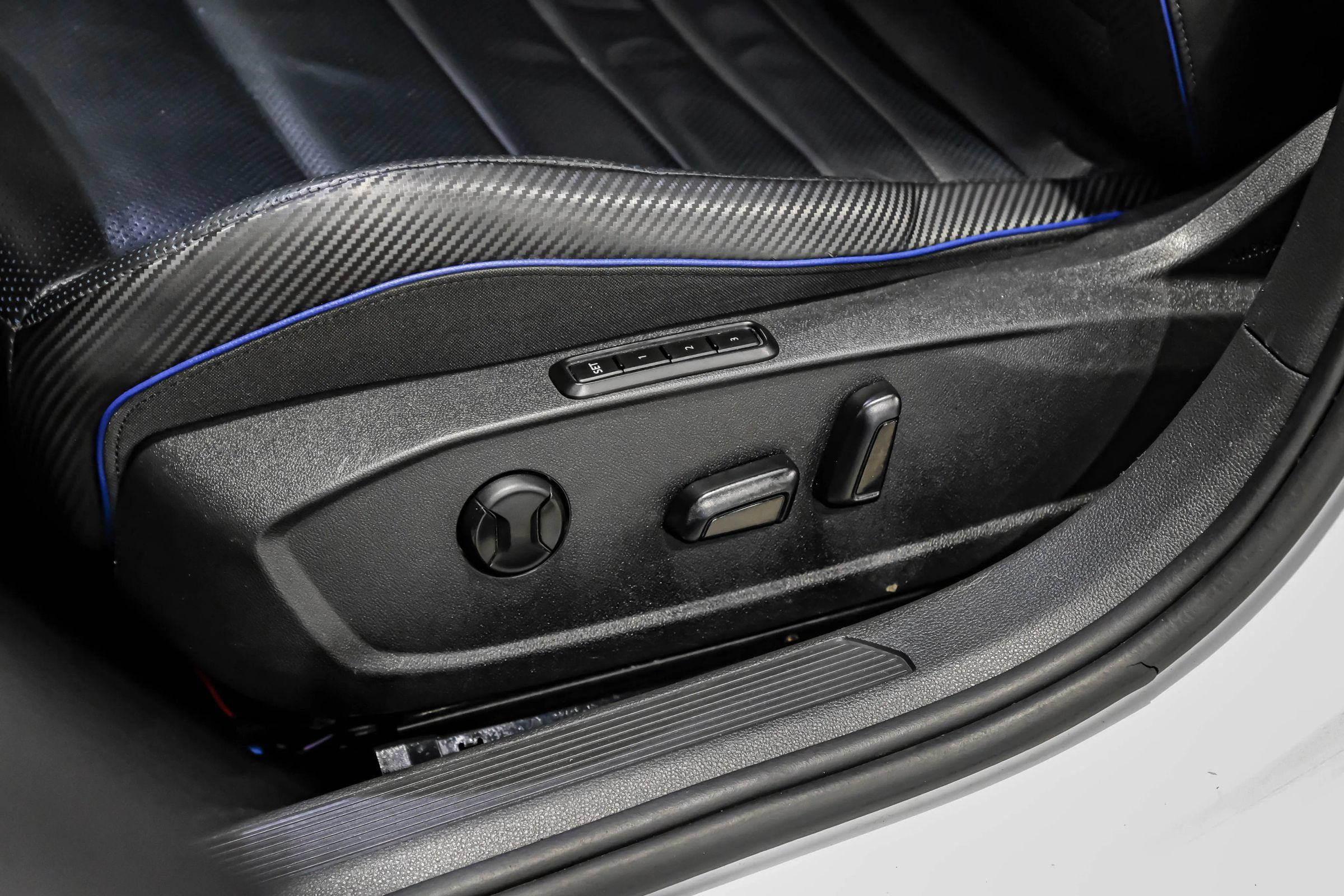 Used 2022 Volkswagen Golf R AWD/4WD image 47
