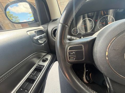 Used 2014 Jeep Compass Latitude FWD image 10