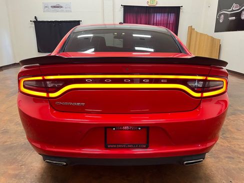 Used 2020 Dodge Charger SXT w/ Leather Interior Group RWD image 8