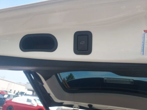 Used 2015 Toyota Highlander XLE AWD/4WD image 40
