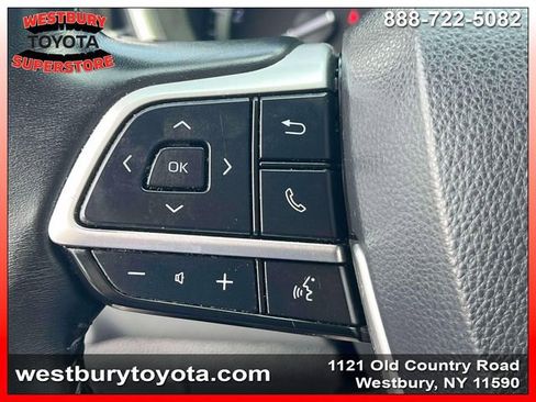 Used 2022 Toyota Highlander XLE image 25