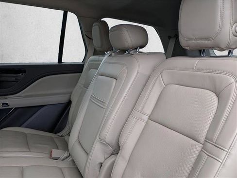 Used 2020 Lincoln Aviator Grand Touring w/ Elements Package Plus AWD/4WD image 16