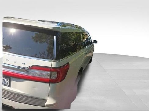 Used 2020 Lincoln Navigator L Reserve w/ Luxury Package AWD/4WD image 7