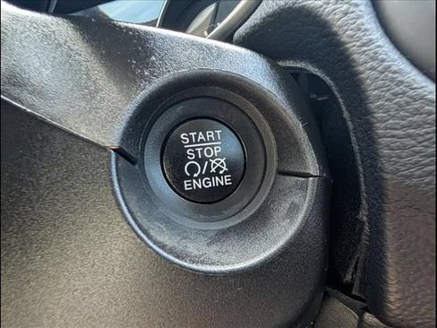 Used 2018 Jeep Compass Latitude FWD image 11