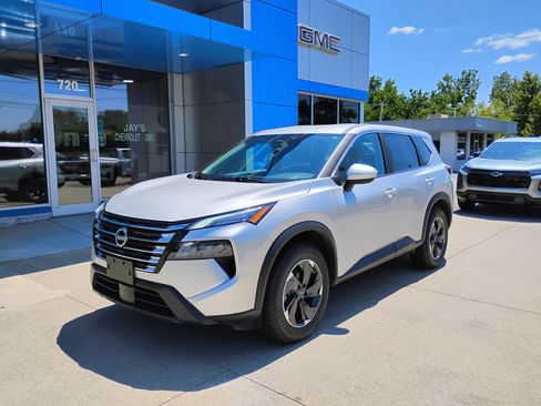Used 2025 Nissan Rogue SV AWD/4WD image 13