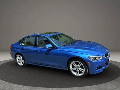 Used 2017 BMW 330i xDrive Sedan AWD/4WD image 8