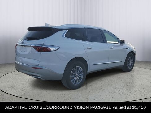 Used 2023 Buick Enclave Essence image 3