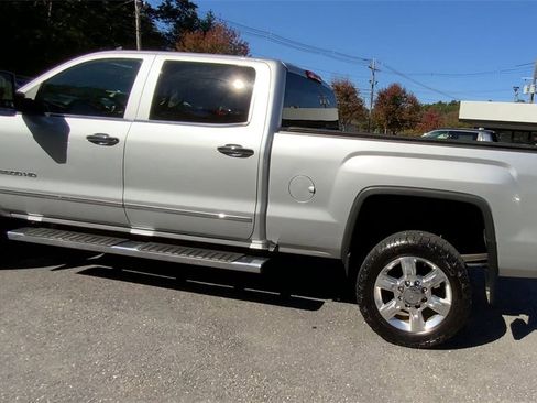Certified 2019 GMC Sierra 2500 SLT w/ Duramax Plus Package image 7