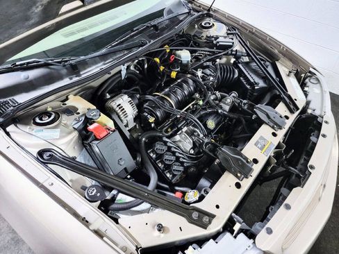 Used 2002 Buick Regal LS w/ LS Premium Pkg image 2